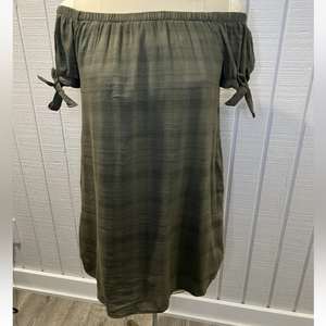 American Eagle  off the shoulder dress With Pockets‎ Size Small Olive Green